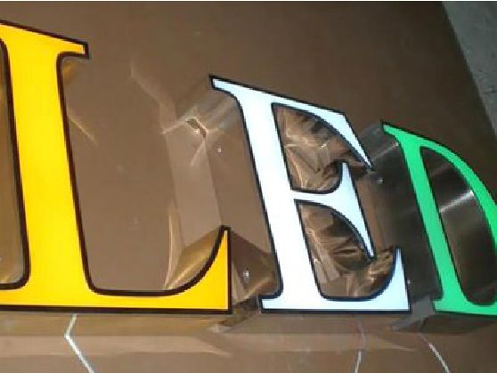张家港介绍LED招牌的基础知识。