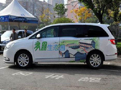 张家港户外车贴喷绘如何保持效果?